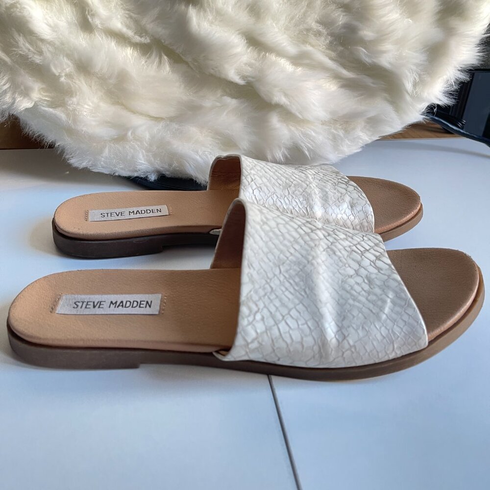 Steve Madden Women's Karolyn White Snakeskin Slides Slip On Sandals Size 9 - Picture 2 of 10